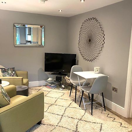 The Lodge Chester - Luxury Apartment For Two, With Free Parking! Hough Green Extérieur photo