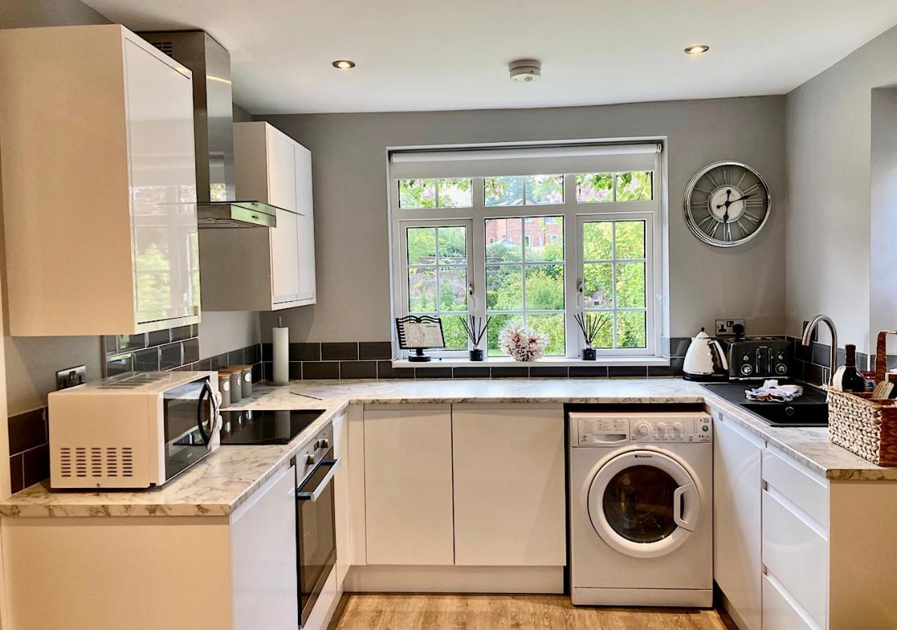 The Lodge Chester - Luxury Apartment For Two, With Free Parking! Hough Green Extérieur photo