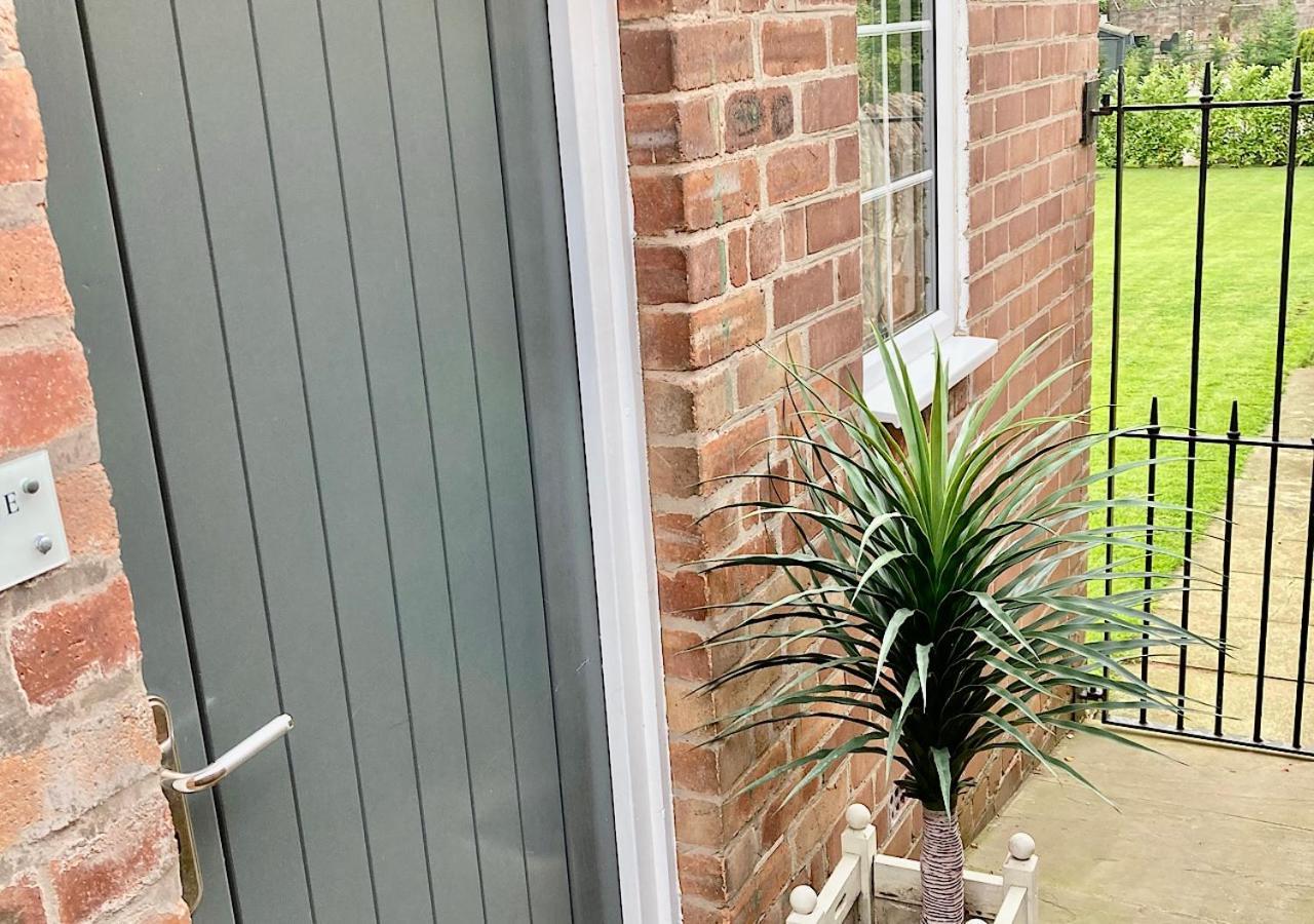 The Lodge Chester - Luxury Apartment For Two, With Free Parking! Hough Green Extérieur photo