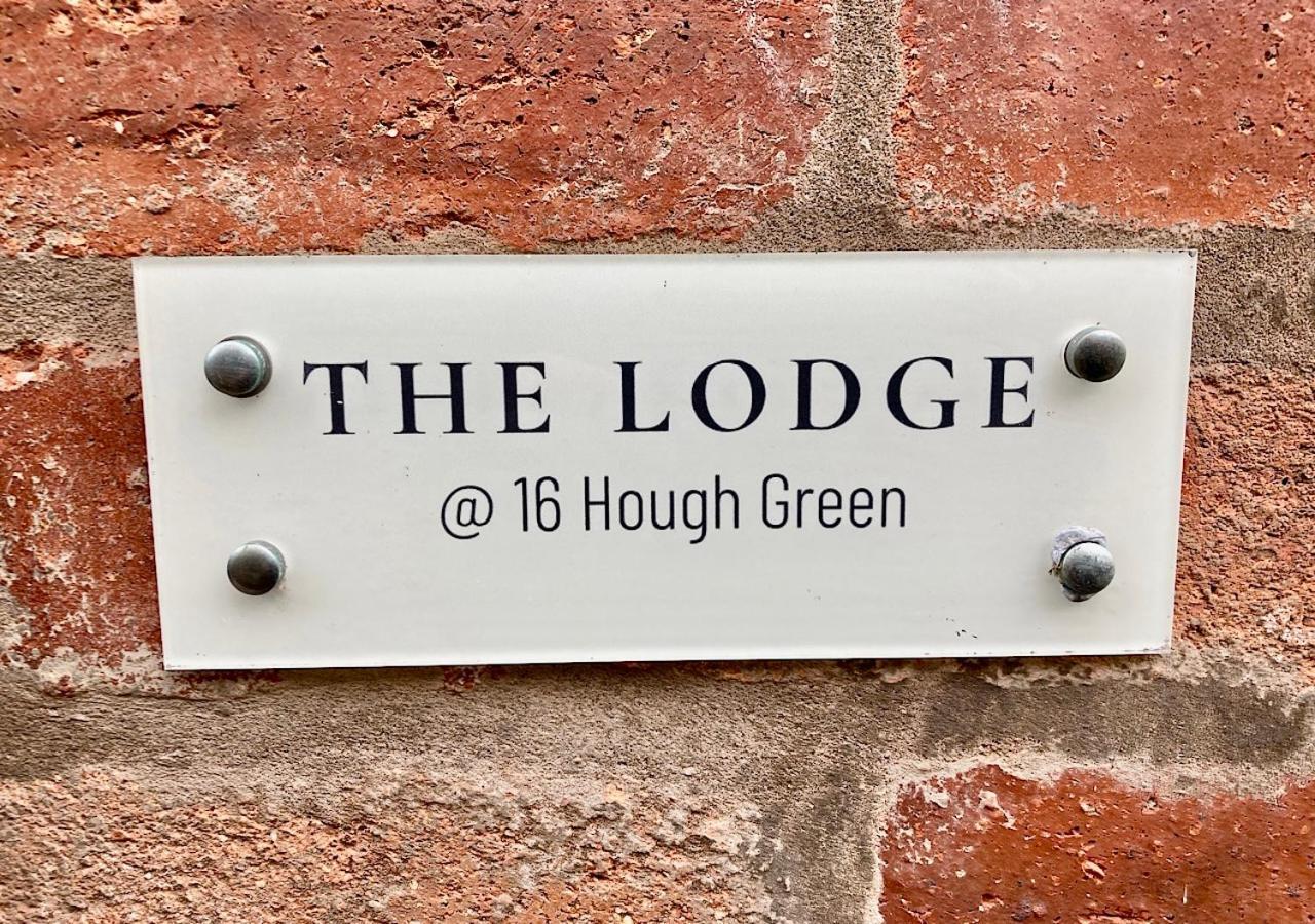 The Lodge Chester - Luxury Apartment For Two, With Free Parking! Hough Green Extérieur photo