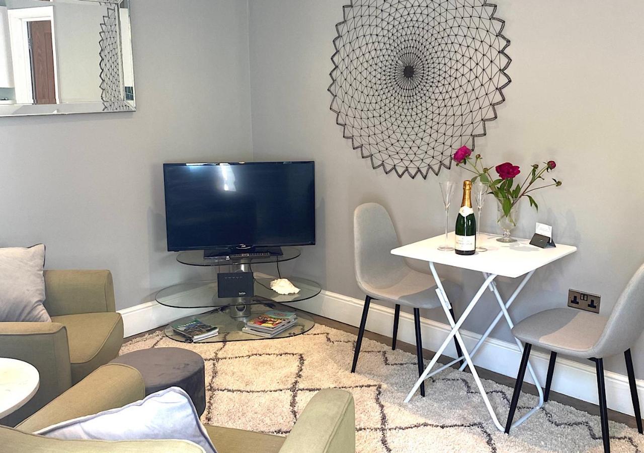 The Lodge Chester - Luxury Apartment For Two, With Free Parking! Hough Green Extérieur photo