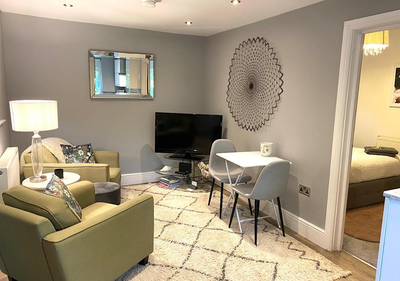 The Lodge Chester - Luxury Apartment For Two, With Free Parking! Hough Green Extérieur photo