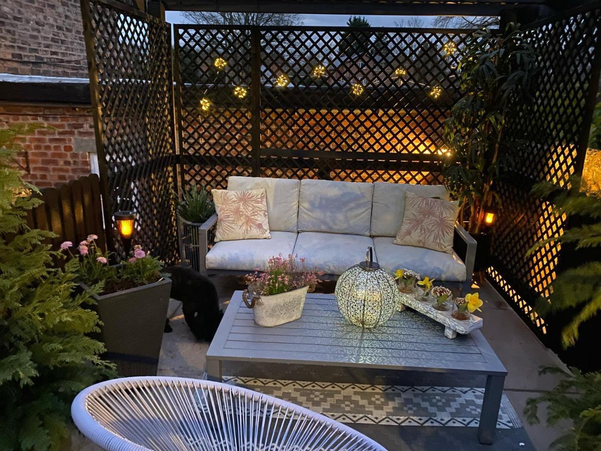 The Lodge Chester - Luxury Apartment For Two, With Free Parking! Hough Green Extérieur photo